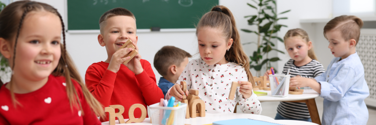 Діти на занятті після школи
