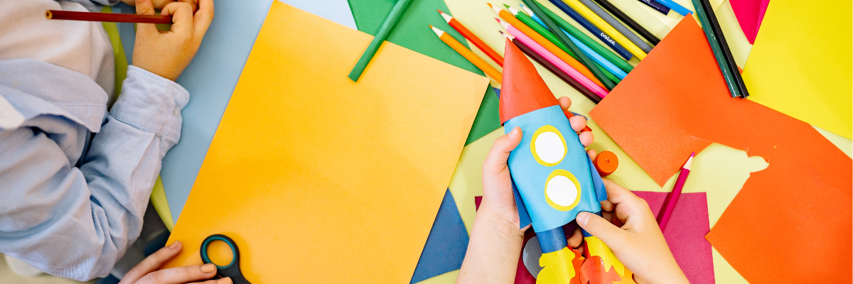 Діти різного віку на творчому занятті